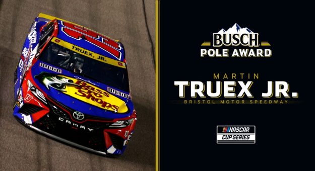 Visit Martin Truex Jr. ganó la Busch Pole Position para la carrera de Playoffs en Bristol page