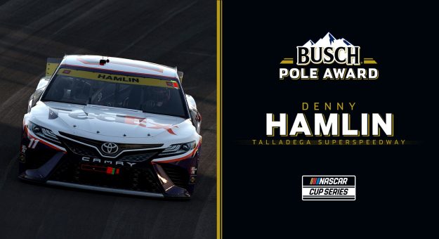 Visit Denny Hamlin ganó la Busch Pole Position para la carrera de Playoffs en Talladega page