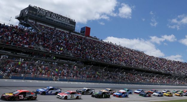 Visit Guía para el triplete de carreras NASCAR 2021 en el Talladega Superspeedway page