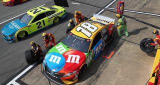 Drafting partners and crash damage factor into pit stops at Talladega