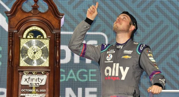 Visit Las Mejores Fotos del fin de semana de los Playoffs 2021 en Martinsville page