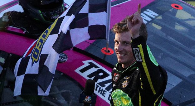 Visit Brandon Brown logró su 1ra. victoria en la Xfinity Series en la obscuridad de Talladega page
