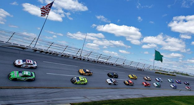 Visit Listos para la YellaWood 500 de Playoffs NASCAR Cup Series 2021 en Talladega page