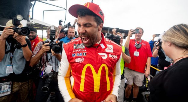 Visit Histórica victoria de Bubba Wallace bajo la lluvia en Talladega Superspeedway page