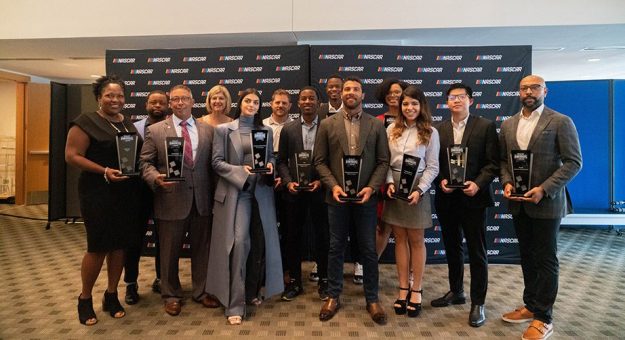 Visit Ganadores de los Premios NASCAR Drive for Diversity 2021 page