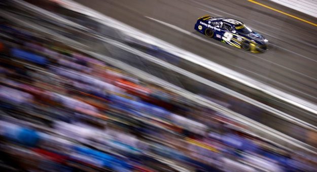 Visit Chase Elliott arrancará último tras no aprobar inspección en Texas page