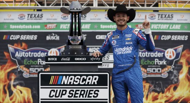 Visit Kyle Larson ganó en los Playoffs Cup Series 2021 en Texas y ya está en la Championship 4 page