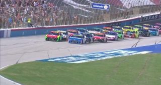 Chaos for playoff drivers; Kyle Larson first to advance to Championship 4
