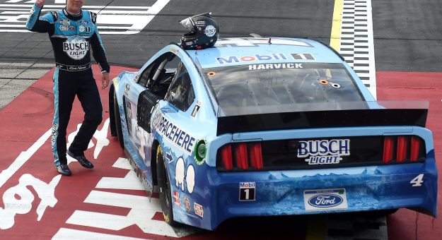 Visit Pilotos con 8 victorias en una temporada en la era moderna de la Cup Series page