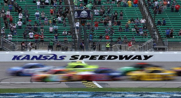 Visit Previa para la Hollywood Casino 400 por un boleto para la Championship 4 de la Cup Series page