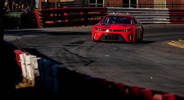 Visit El Next Gen Car a prueba en el Bowman Gray Stadium page