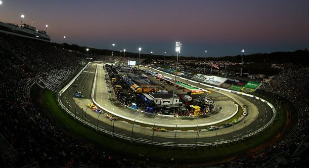 Visit Pilotos de la NASCAR Cup Series con victorias en la noche de Halloween page