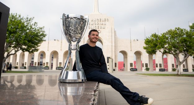 Visit El tour del campeón NASCAR Cup Series 2021, Kyle Larson en Los Angeles page
