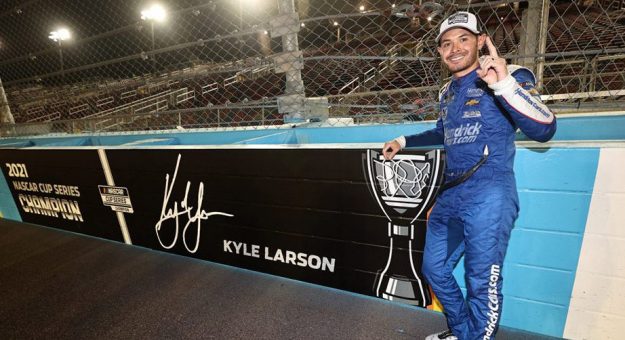 Visit Pilotos menos de 30 años con por lo menos 1 campeonato de la NASCAR Cup Series page
