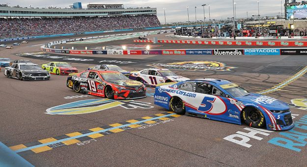 Visit Pilotos con más de 2,000 vueltas de líder en una temporada de la Cup Series page