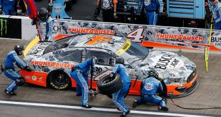 Mechanix Wear: Over the wall with Kevin Harvick’s No. 4 pit crew