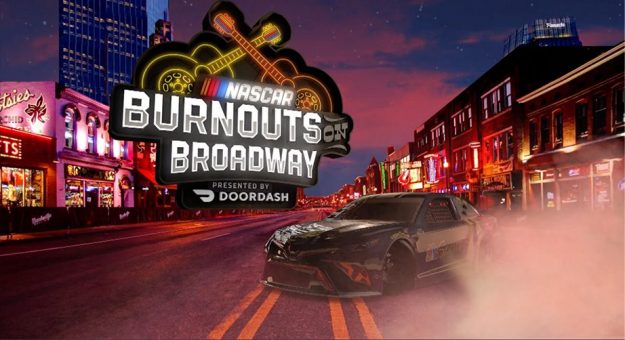 Visit Un vistazo al espectacular burnout de Kevin Harvick en Broadway  page