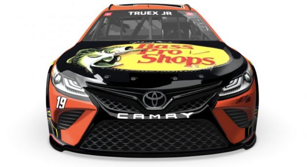 Visit Primer vistazo al Toyota No. 19 de Martin Truex Jr. para la temporada 2022 page
