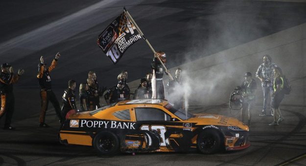 Visit Lo mejor de la temporada Xfinity Series 2021 con el campeón Daniel Hemric page