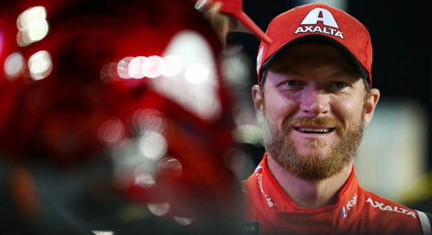 Visit Dale Earnhardt Jr. listo para disfrutar su momento en el Salón de la Fama de la NASCAR page