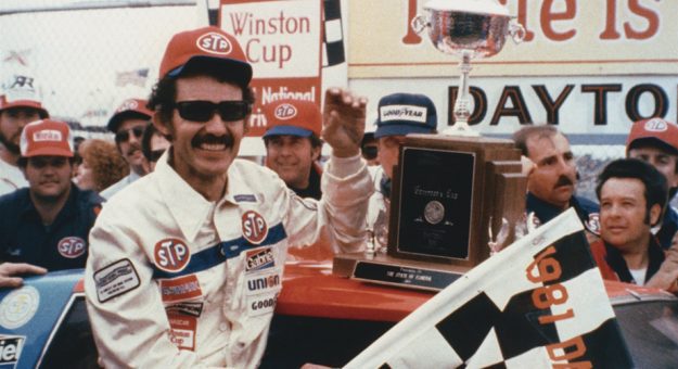 Visit Todos los ganadores en la historia de la Daytona 500 page