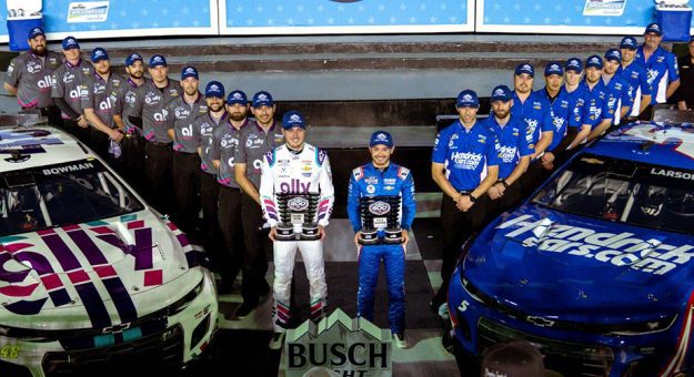 Visit Kyle Larson arrancará desde la Pole Position en la Daytona 500 2022 page