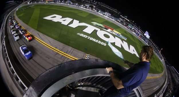 Visit Predicciones para el ganador de todas las carreras Cup Series 2022 page