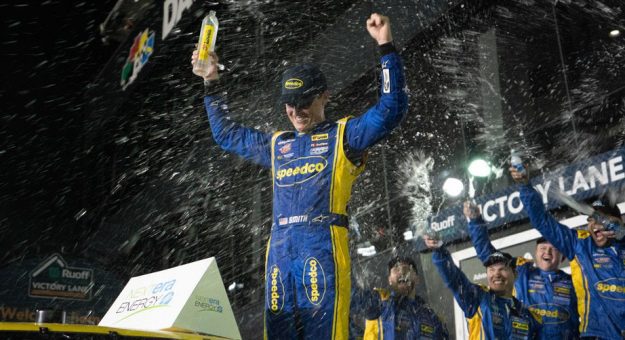 Visit Zane Smith ganó la NextEra Energy 250 de la Truck Series en Daytona page