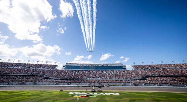 Visit Las Mejores Fotos del fin de semana NASCAR 2022 en Daytona page