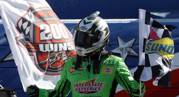 Visit Momentos memorables de la NASCAR Cup Series en el Auto Club Speedway page