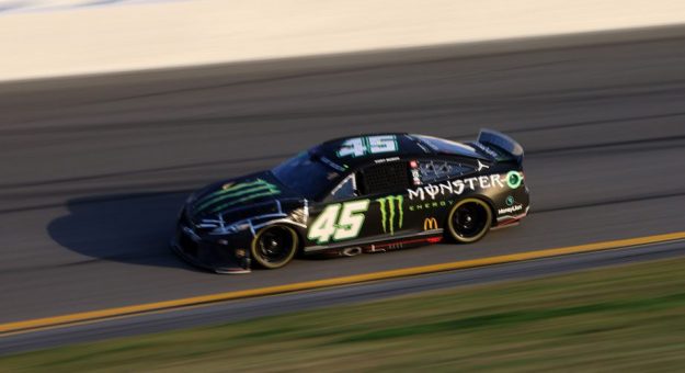 Visit Castigos para 7 autos de la Cup Series que no superaron inspección en el Auto Club page