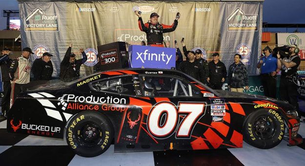 Visit Cole Custer ganó la Production Alliance 300 de la Xfinity Series en el Auto Club page