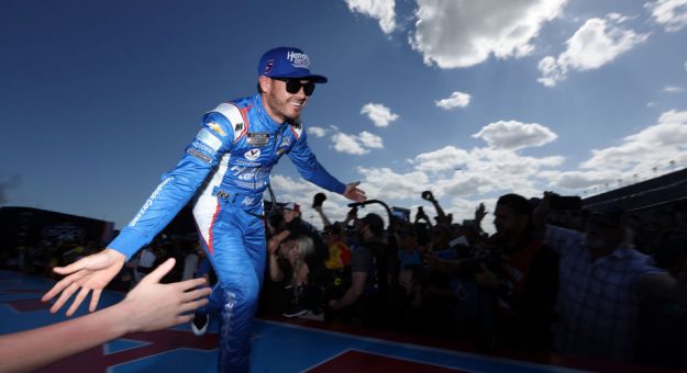 Visit Kyle Larson entró al club de pilotos de la Cup Series con 5 victorias en 7 carreras page