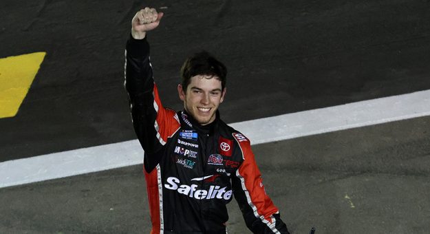 Visit Chandler Smith ganó la Victoria’s Voice Foundation 200 de la Truck Series en Las Vegas page