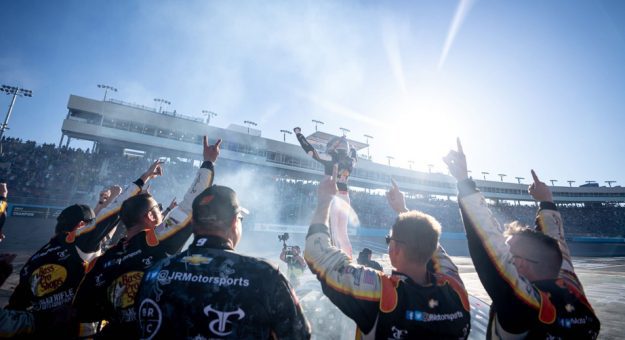 Visit Noah Gragson ganó la United Rentals 200 de la Xfinity Series en el Phoenix Raceway page