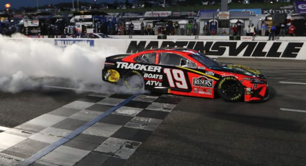 Visit Martinsville 101: Lo que tienes que saber para la Blue-Emu Maximum Pain Relief 400 page
