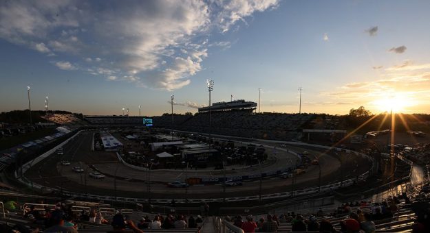 Visit Todo listo para la Blue-Emu Maximum Pain Relief 400 de la Cup Series 2022 page