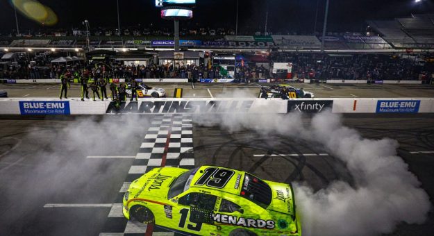 Visit Brandon Jones ganó la Call 811 Before You Dig 250 de la Xfinity Series 2022 en Martinsville page