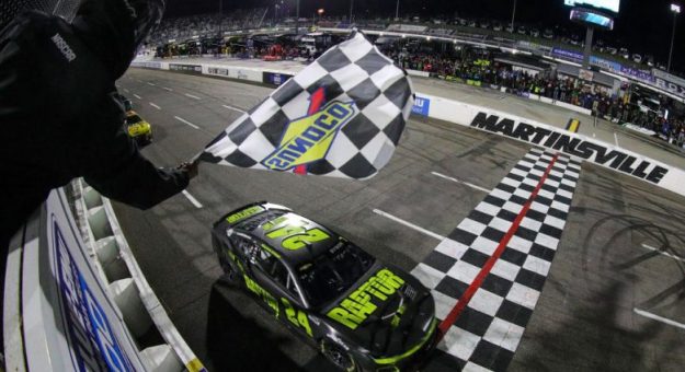 Visit Las Mejores Fotos del fin de semana NASCAR primavera 2022 en Martinsville page