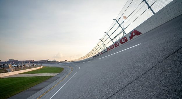 Visit Horario completo para las carreras NASCAR Primavera 2022 en el Talladega Superspeedway page