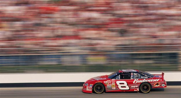 Visit Momentos memorables de la NASCAR Cup Series en el Dover Motor Speedway page