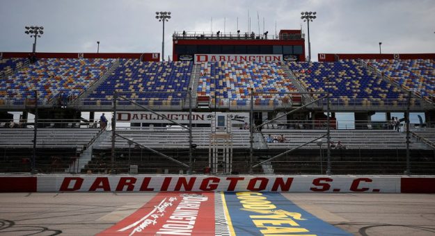 Visit Ganadores del Fan Vote al Mejor Auto Retro en Darlington 2022 page