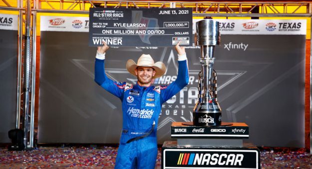 Visit Favoritos de los apostadores para la NASCAR All Star Race 2022 en Texas page
