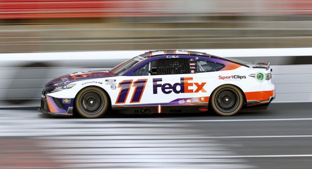 Visit Denny Hamlin arrancará en la Pole Position de la Coca-Cola 600 en Charlotte page