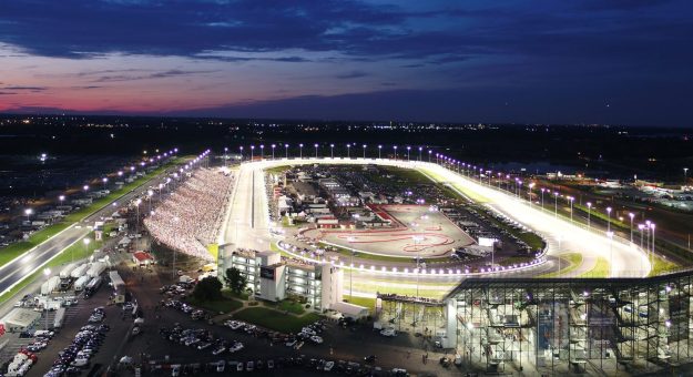 Visit Guía para las carreras NASCAR 2022 en el World Wide Technology Raceway y Portland page