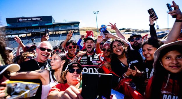 Visit Daniel Suárez entre los 40 pilotos con victorias en las 3 series nacionales de la NASCAR page