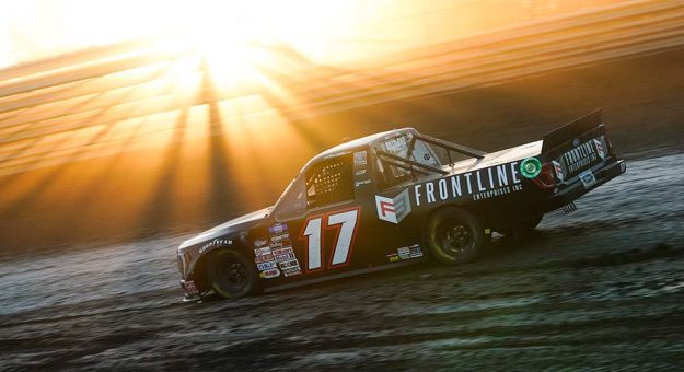 Visit Todd Gilliland ganó la Clean Harbors 150 de la Truck Series en Knoxville page