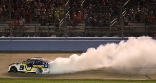 Rewind: Late pit stops propel Chase Elliott to Nashville win