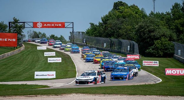 Visit Road America 101: Todo lo que necesitas saber sobre la Kwik Trip 250 page