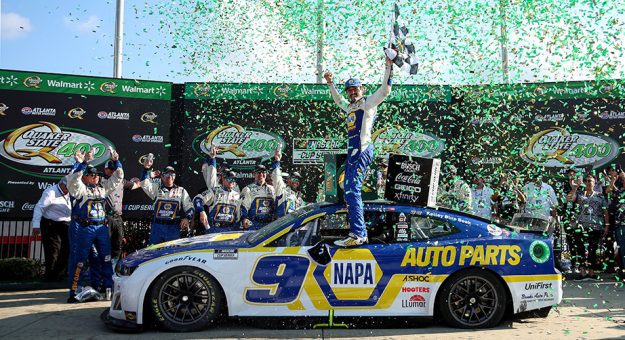 Visit Chase Elliott ganó la Quaker State 400 de la NASCAR Cup Series 2022 en Atlanta page